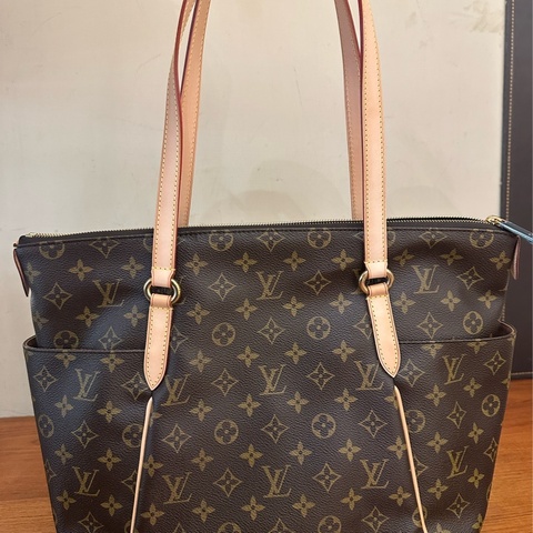 LV 咖花紋雙口袋肩背包 閒置16年