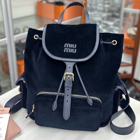 【全新品】Miumiu 海軍藍絲絨燈芯絨質感 中號雙肩包芯片可掃，直連miumiu官網