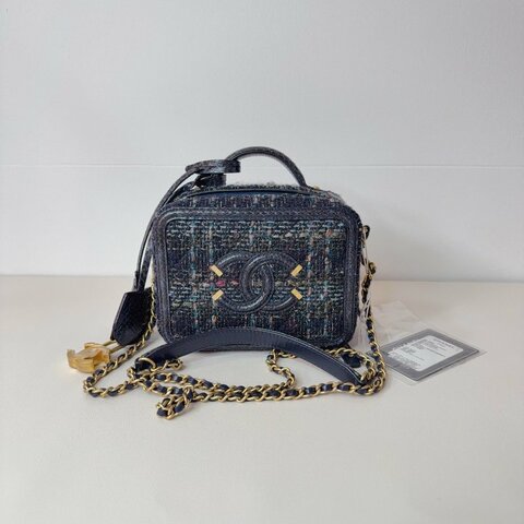 Chanel 香奈兒  FILIGREE 小號毛呢編織拼蛇皮相機包 斜挎包 金扣 附件：卡、鎖、鑰匙、塵袋 26開 有卡  2018年