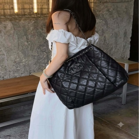 奈兒/Chanel   復古時尚南瓜機場包  尺寸：38*30 黑色琺瑯大Logo 18開