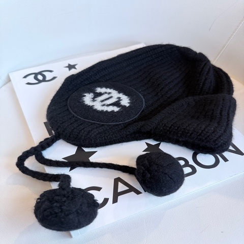 全新✨Chanel✨秋冬新款 AAB271 黑白配色羊絨冷帽針織帽毛線帽雷鋒帽毛球帽