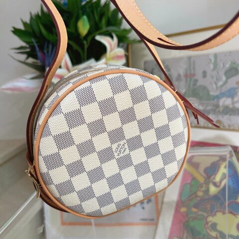 路易威登/Louis Vuitton  白棋盤格小圓餅 斜挎包 軟餅小號 直徑18cm