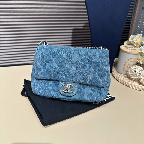 Chanel/香奈兒 23P Classic Flap方胖子鏈條包單肩包斜挎包 藍色牛仔 山茶花銀色愛心 芯片款