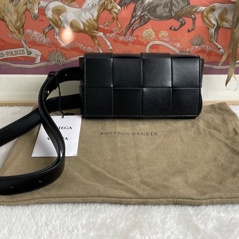 Bottega Veneta BV 8格腰包 Cassette 編織款