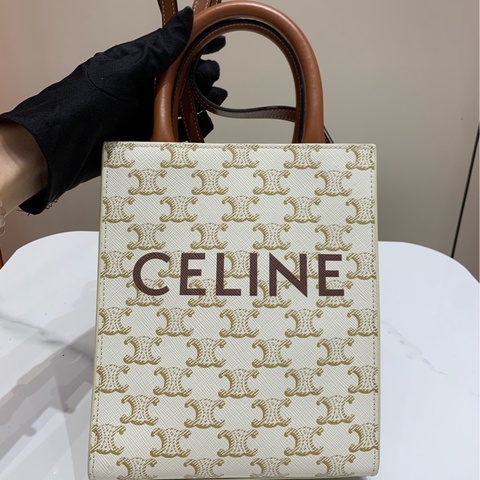 Celine瑟琳琴譜包經典白色老花，棕色皮質手柄21年編碼款，內里乾淨好成色