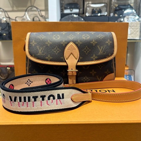 LV/路易威登 Diane 法棍包 PM 小號 黑肩帶 芯片款
