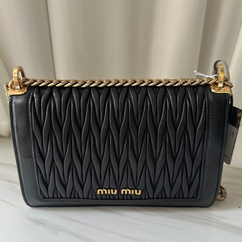 繆繆 miumiu 黑色 羊皮 褶皺 鏈條 單肩包 158白標
