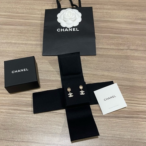 Chanel 裸分小寶石耳環