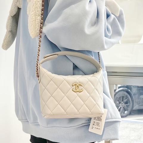 💎Chanel香奈兒｜25A浮雕大logo灰色荔枝皮hobo飯盒包｜98新芯片款