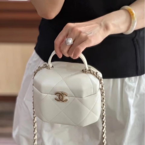 💎Chanel香奈兒｜ 白色八角月光寶盒手提單肩包｜98新芯片款