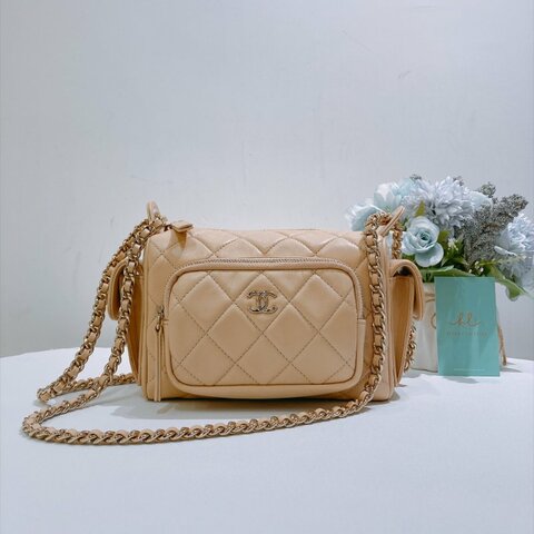 TW4965	Chanel 香奈兒小號手榴彈化妝包包 Small Camera Case Lambskin Beige x GHW
