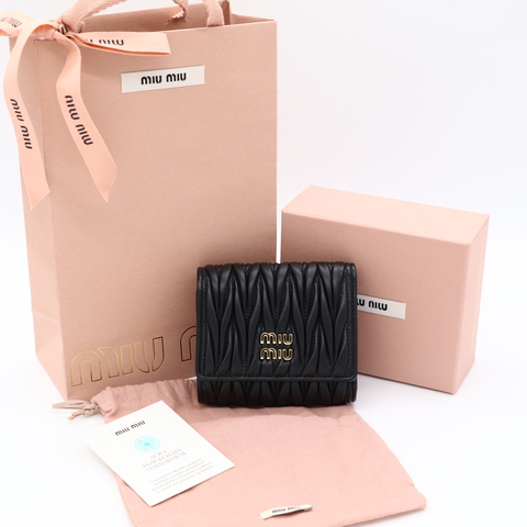 全配可送禮✨Miu Miu 繆繆 黑色 羊皮 皺褶 三折短夾｜6卡位＋1鈔票層+1零錢格