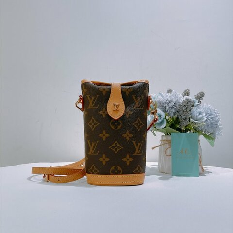 TW4970	Louis Vuitton 路易威登小號薯條肩帶包包 Fold Me Pouch Monogram Canvas