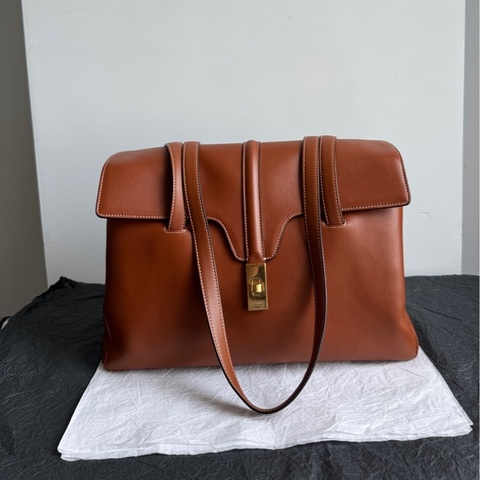 Celine賽琳 soft16中號焦糖色