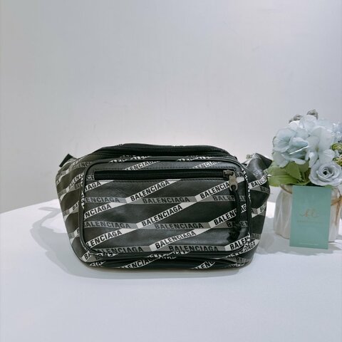 TW4976	Balenciaga 巴黎世家全皮腰包 Belt Bag Leather Black/White