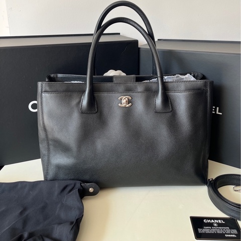 【震撼撿漏❤️✨全網最低價】Chanel/香奈兒 黑銀細紋牛皮cerf 中號 16開