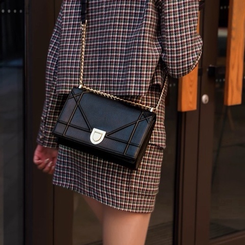 Dior/迪奧  Diorama系列黑金盾牌鏈條包  可單肩、斜挎  尺寸：25*15.5*7  無附件