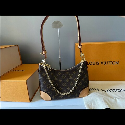 Louis Vuitton 路易威登 Boulogne
牛角包