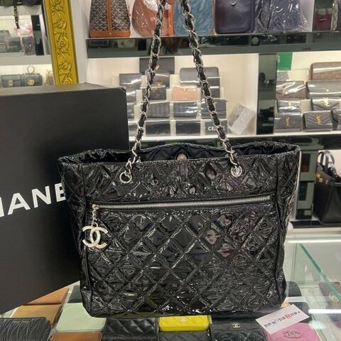 東區正精品㊣CHANEL 香奈兒黑色漆皮銀釦皮穿鍊前拉鍊口袋肩背包購物袋托特包 RZ6576