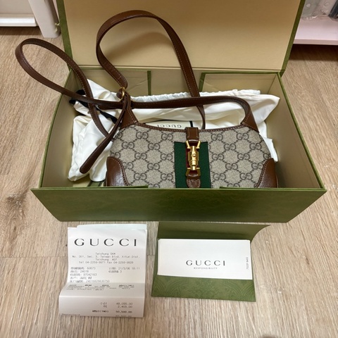 Gucci Jackie 1961 系列的 GG Supreme／Web 綠紅織帶