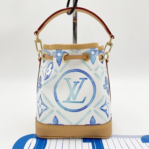 Louis Vuitton（路易威登） 在其度假系列中推出的 Monogram Tiles Nano Noé 迷你水桶包（型號：M83620）