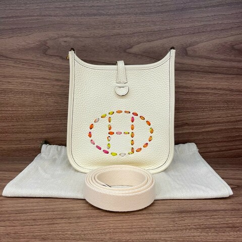 hermes 愛馬仕 mini Evelyne 奶油白 金扣 迷你伊芙琳 TC皮 98新。