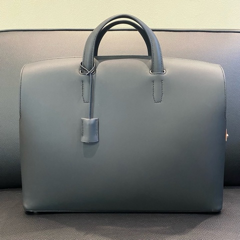 愛馬仕 Hermes cityhall藏藍色尺寸：長38 x 寬31.5 x 深12釐米