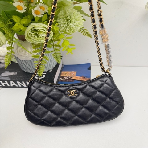 香奈兒Chanel 香奈兒 24p黑金愛心鏈條mini hobo腋下包