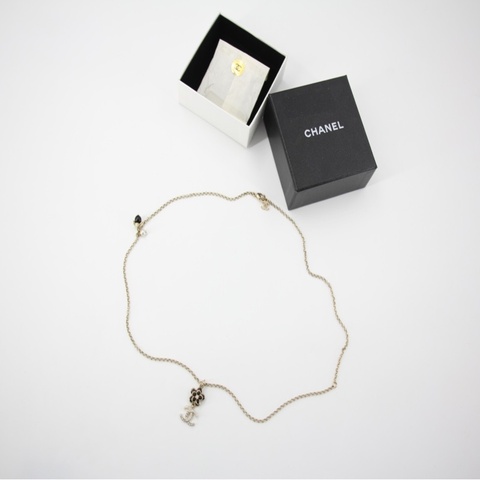 Chanel A21C 水鑽黑色吊墜山茶花淡金頸鏈