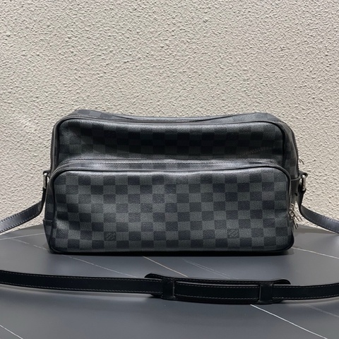 Louis Vuitton 路易威登黑色棋盤格雙層男士相機郵差棋單肩包 尺寸35*23*17