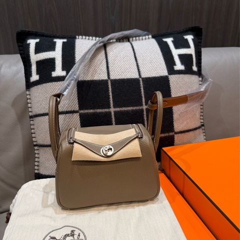全新Hermès Mini Lindy 大象灰銀扣 G刻