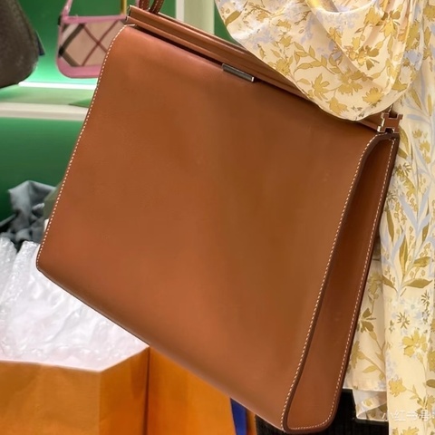 Hermès 愛馬仕肩背斜挎包 Clic H-33 大號 金棕色配同色琺瑯扣