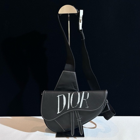 DIOR迪奧 Saddle塗鴉徽標粒面黑色牛皮馬鞍包單肩斜挎包