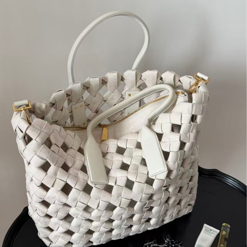 葆蝶家BV米白色編織tote