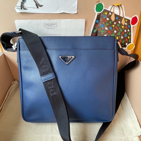 普拉達/Prada 斜挎包 郵差包