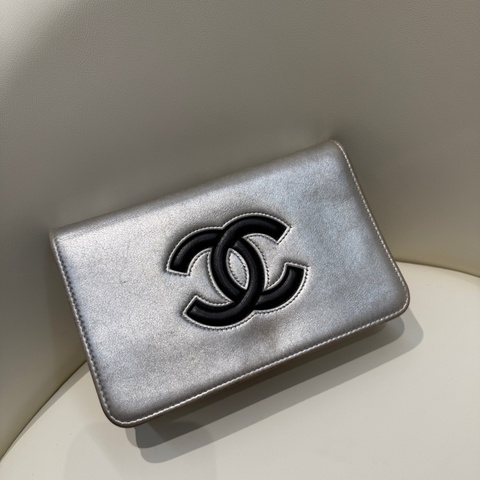 Chanel香奈兒 手拿包 斜背兩用 大Logo