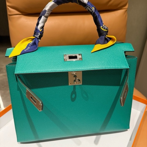 愛馬仕/Hermes 帝王綠 Kelly 28 外縫 Epsom皮 Z刻 五金原膜 銀扣 帶原裝絲巾手柄