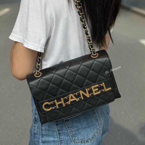Y2101-CHANEL 黑小牛皮金色皮穿練LOGO鍊包AS1490