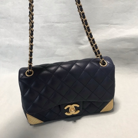 Chanel香奈兒 CF宮廷限定款 黑金牛皮 尺寸約20*7*13cm 。