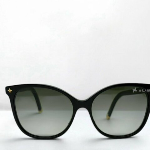 A13381-LV My Monogram Light Cat Eye茶色鏡片黑框墨鏡Z1675W