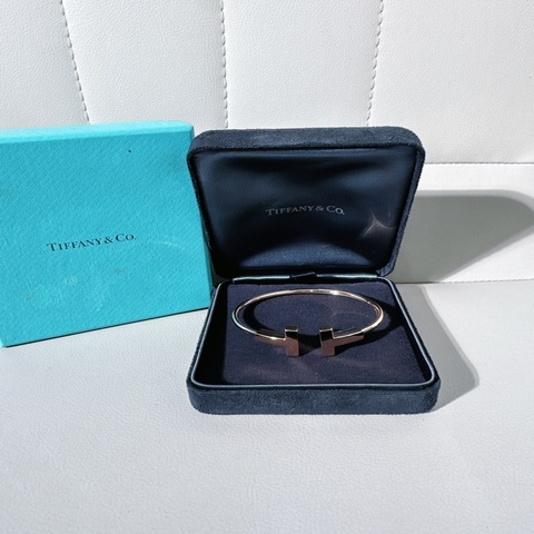 Tiffany & Co.蒂芙尼 T系列 18K玫瑰金寬版雙T開口手鐲，S碼，寬版