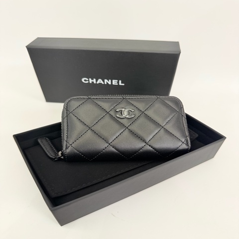 Chanel 黑羊皮拉鏈零錢卡包