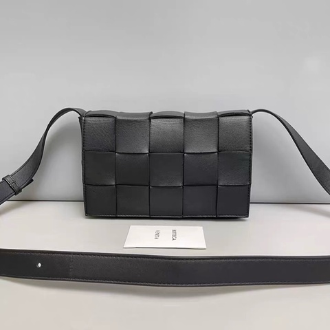 Bottega Veneta BV Casette 黑色編織全皮 單肩包