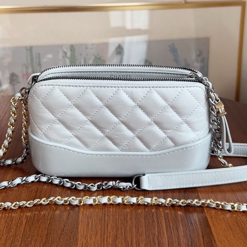CHANEL香奈兒鐳射28開 chanel mini流浪包 珠光珍珠灰色 灰白色