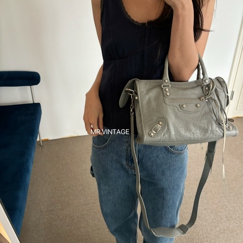 🏷️ Balenciaga 淺色大象灰