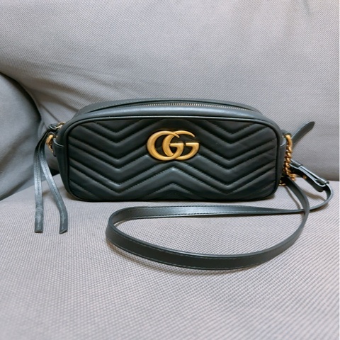【GUCCI】正品 GG Marmont 黑色山形紋絎縫小牛皮相機包 復古金扣 鏈條包