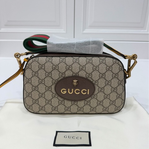 《仙闆名牌精品 》 Gucci Neo 虎頭 PVC 帆布 相機包 郵差包 斜背包 肩背包 側背包