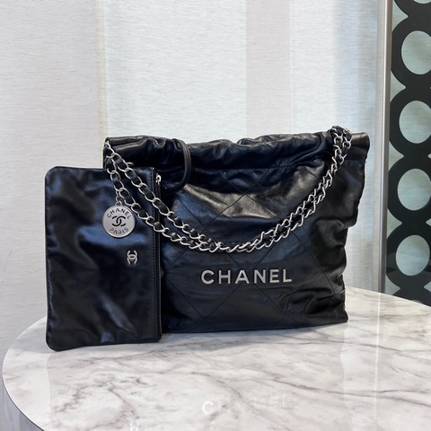 Chanel 黑菱格牛皮銀釦22小號肩背包