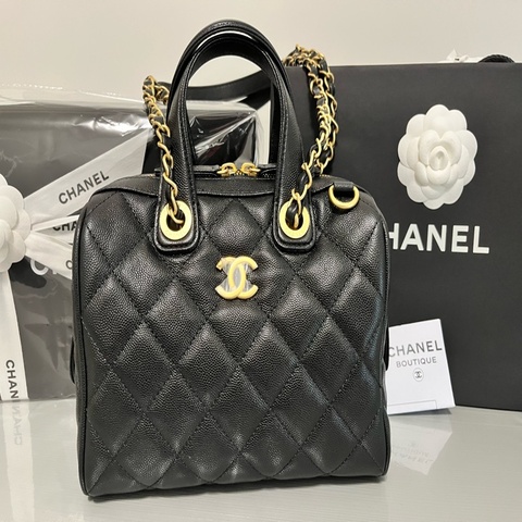 CHANEL 香奈兒《全新》25A 黑色魚子醬菱格紋保齡球包 小號｜復古金鏈