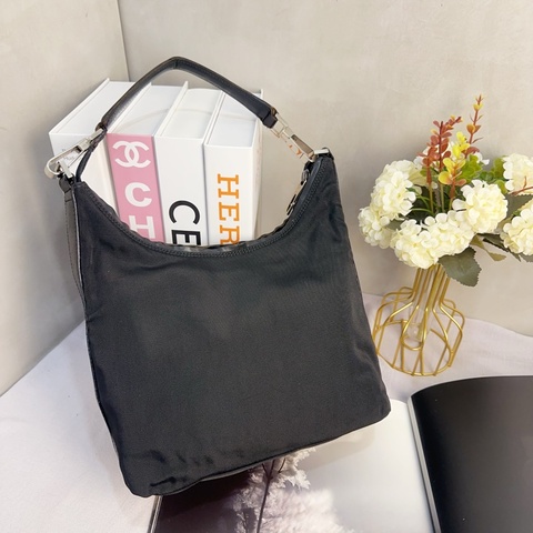 【赫蒂國際精品】 Gucci 黑色尼龍單肩包 vintage